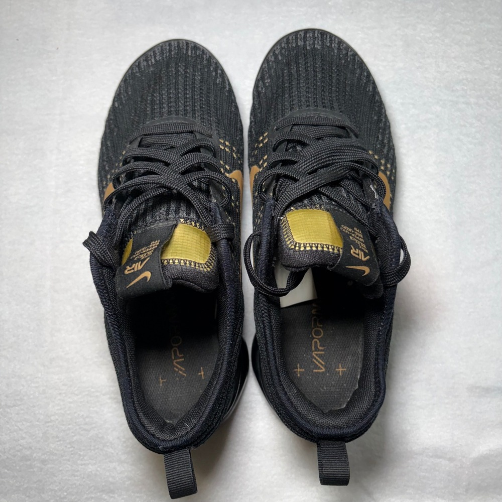 Nike Air VaporMax Flyknit 3 Black Metallic Gold Kids 5Y BQ5238-004 Womens 7 - Picture 9 of 14